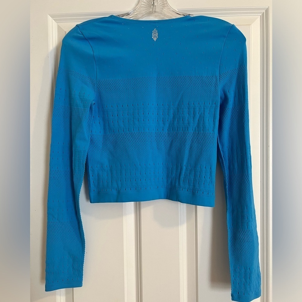 NWOT Free People Movement Cropped Shirt - Picture 2 of 4